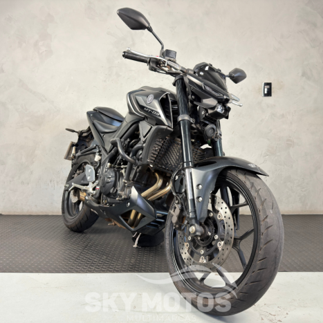 YAMAHA MT-03 300 ABS, Foto 2