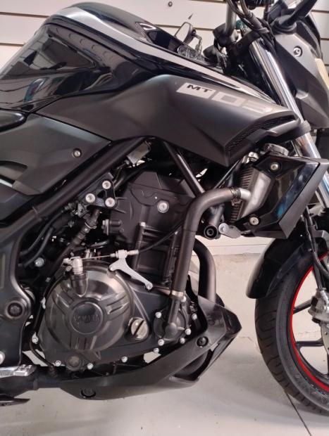 YAMAHA MT-03 300 ABS, Foto 4