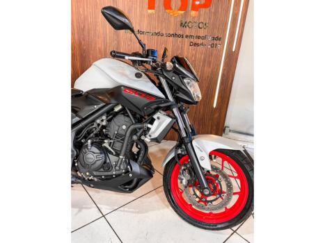 YAMAHA MT-03 300 ABS, Foto 2