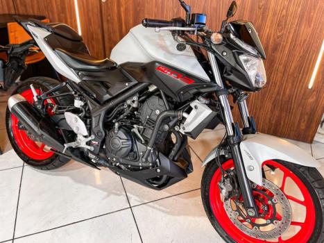 YAMAHA MT-03 300 ABS, Foto 3