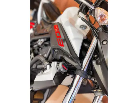 YAMAHA MT-03 300 ABS, Foto 6