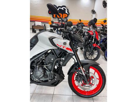 YAMAHA MT-03 300 ABS, Foto 2