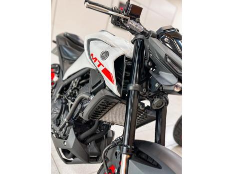 YAMAHA MT-03 300 ABS, Foto 6