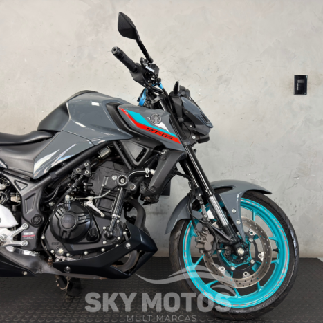 YAMAHA MT-03 300 ABS, Foto 3