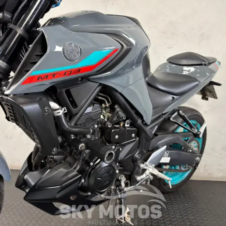 YAMAHA MT-03 300 ABS, Foto 10