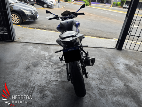 YAMAHA MT-03 300 ABS, Foto 4