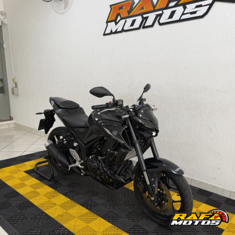 YAMAHA MT-03 300 ABS, Foto 3
