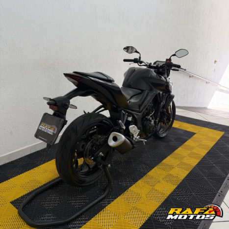 YAMAHA MT-03 300 ABS, Foto 6