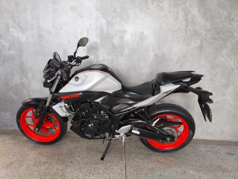 YAMAHA MT-03 300 ABS, Foto 1