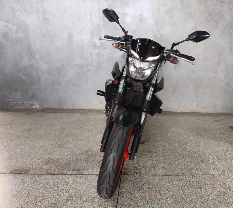 YAMAHA MT-03 300 ABS, Foto 2
