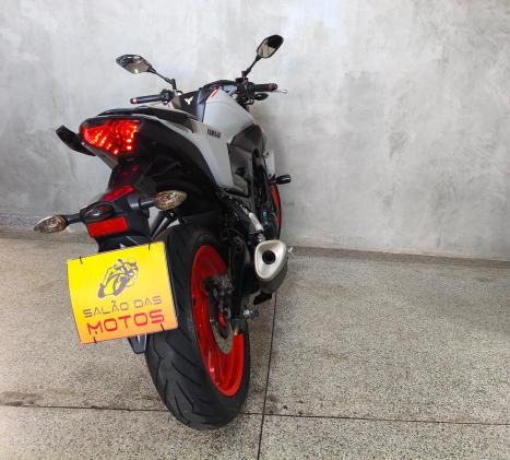 YAMAHA MT-03 300 ABS, Foto 4