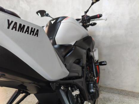YAMAHA MT-03 300 ABS, Foto 11