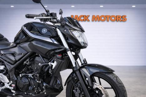 YAMAHA MT-03 300 ABS, Foto 3