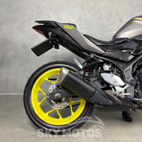 YAMAHA MT-03 300 ABS, Foto 2