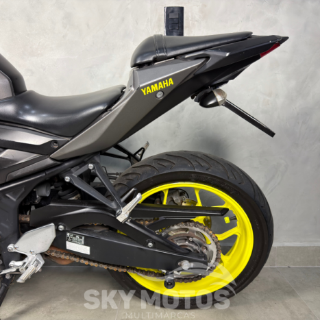YAMAHA MT-03 300 ABS, Foto 12