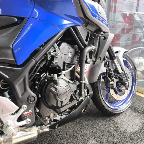 YAMAHA MT-03 300 ABS, Foto 6