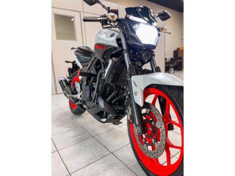 YAMAHA MT-03 300 ABS, Foto 3