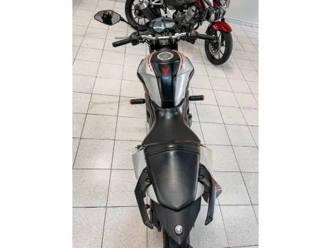 YAMAHA MT-03 300 ABS, Foto 10