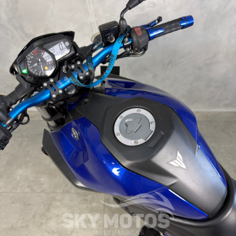 YAMAHA MT-03 300 ABS, Foto 10