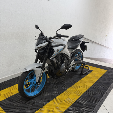YAMAHA MT-03 300 ABS, Foto 4