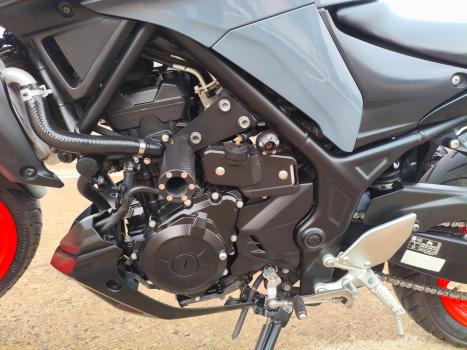 YAMAHA MT-03 300 ABS, Foto 3