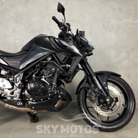 YAMAHA MT-03 300 ABS, Foto 3