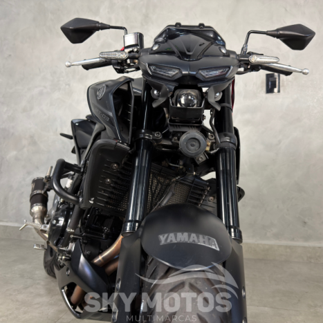 YAMAHA MT-03 300 ABS, Foto 4