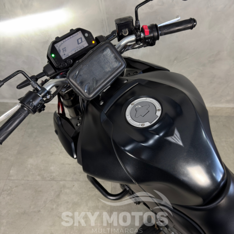 YAMAHA MT-03 300 ABS, Foto 10