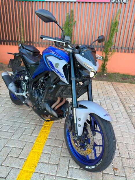 YAMAHA MT-03 300 ABS, Foto 1