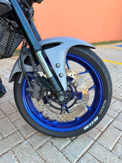 YAMAHA MT-03 300 ABS, Foto 2