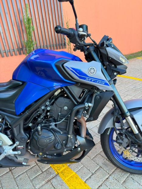 YAMAHA MT-03 300 ABS, Foto 3
