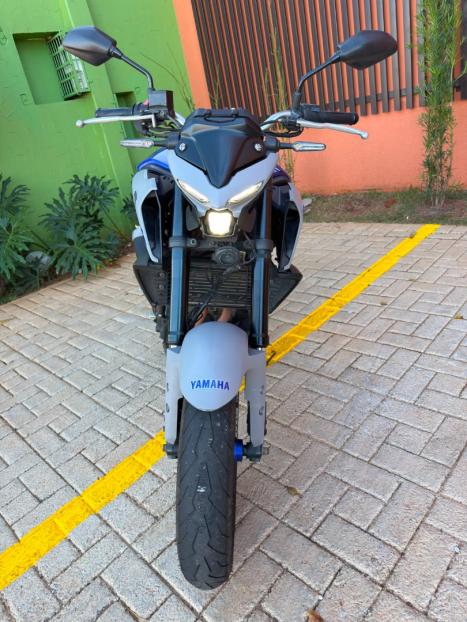 YAMAHA MT-03 300 ABS, Foto 4