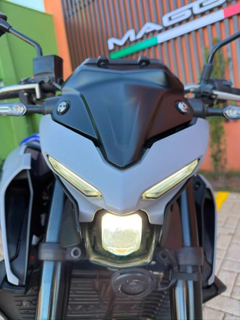 YAMAHA MT-03 300 ABS, Foto 15