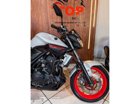 YAMAHA MT-03 300 ABS, Foto 2