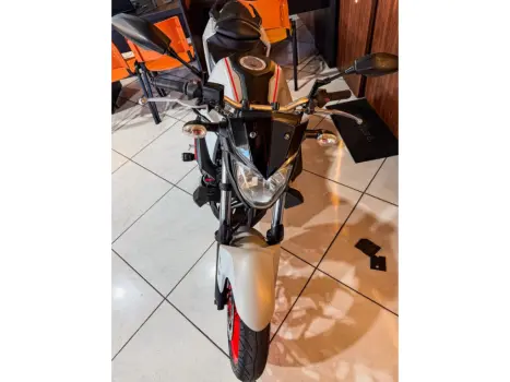 YAMAHA MT-03 300 ABS, Foto 4