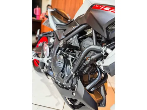 YAMAHA MT-03 300 ABS, Foto 8