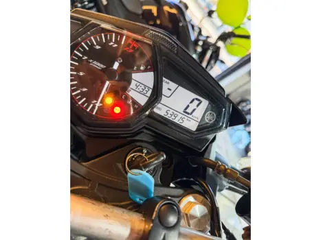 YAMAHA MT-03 300 ABS, Foto 10