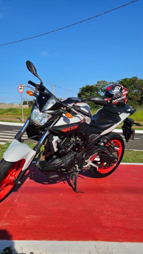 YAMAHA MT-03 300 ABS, Foto 1