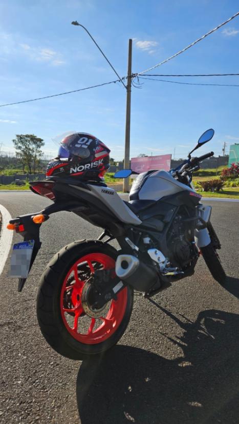 YAMAHA MT-03 300 ABS, Foto 3