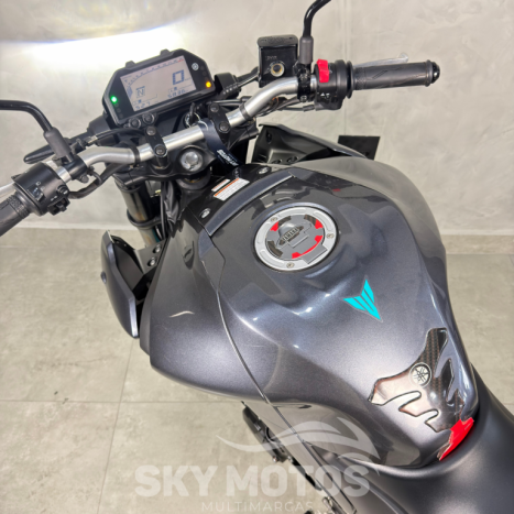 YAMAHA MT-03 300 ABS, Foto 10