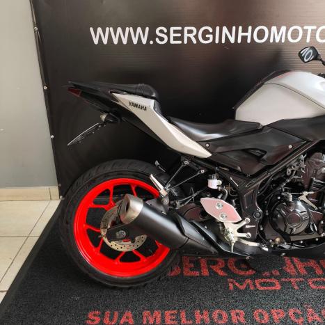 YAMAHA MT-03 300 ABS, Foto 3