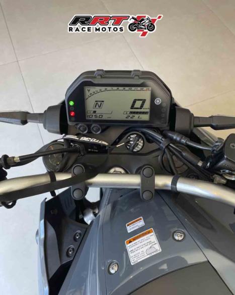 YAMAHA MT-03 300 ABS, Foto 2