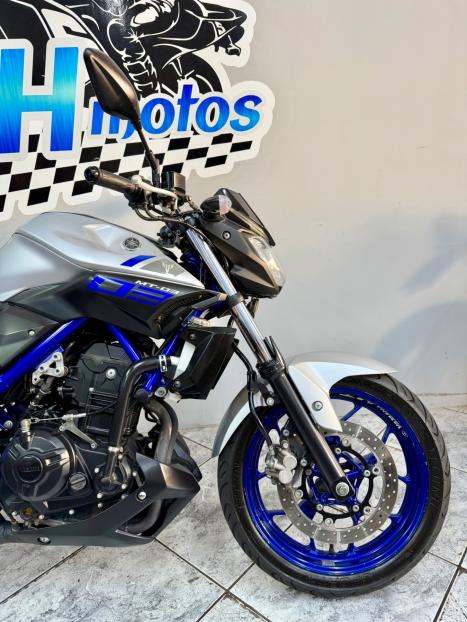 YAMAHA MT-03 300 ABS, Foto 2