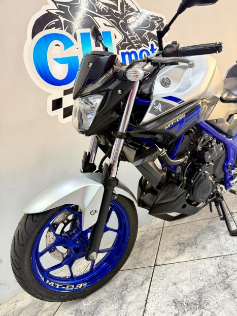 YAMAHA MT-03 300 ABS, Foto 6