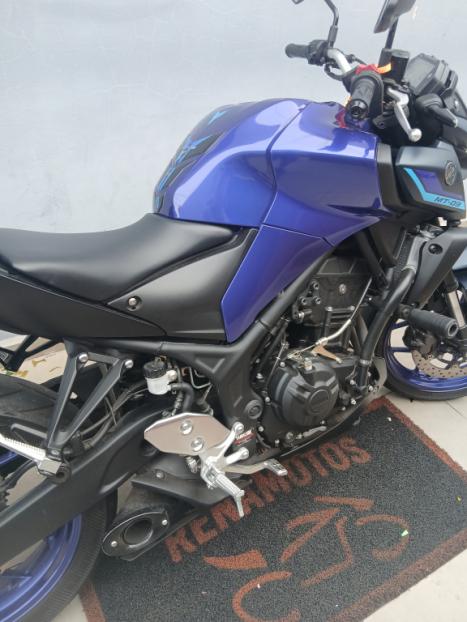 YAMAHA MT-03 300 ABS, Foto 10