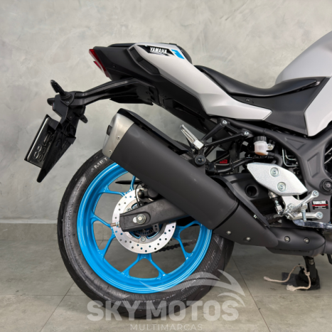 YAMAHA MT-03 300 ABS, Foto 2