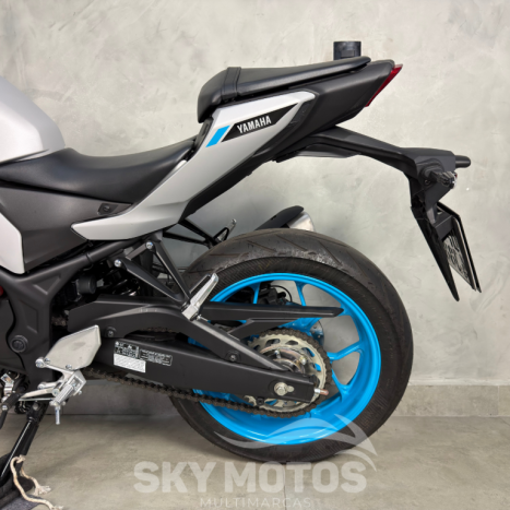YAMAHA MT-03 300 ABS, Foto 10