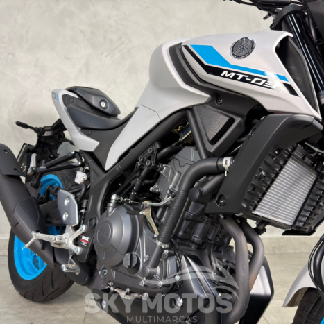 YAMAHA MT-03 300 ABS, Foto 13