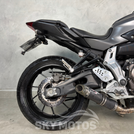 YAMAHA MT-07 700 , Foto 2