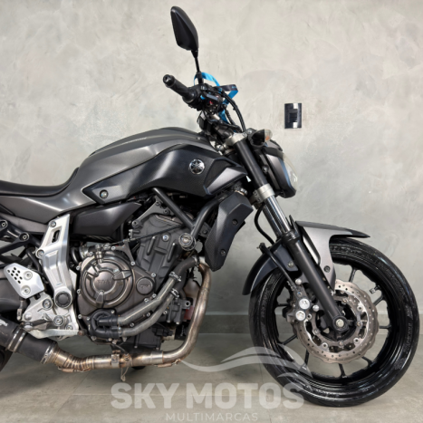 YAMAHA MT-07 700 , Foto 3